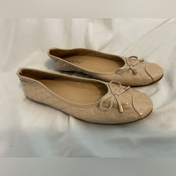 Women's flats quilted pattern round toe beige size 7.5 - Picture 2 of 8